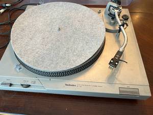 lot 128 image: Technics Turntable System