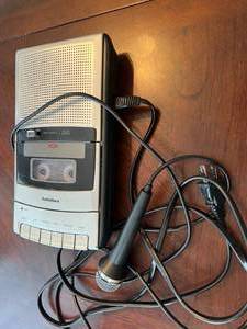 lot 129 image: Radioshack Vox Tape PlayerRecorder with Mic