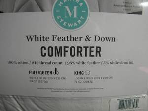 lot 119 image: Martha Stewart Feather and Down Comforter FullQueen