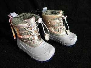 lot 78 image: Members Mark Kids Snow Boots Size 78