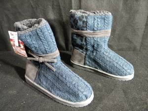 lot 126 image: New Muk Luks Womens Clementine Boot Size 9