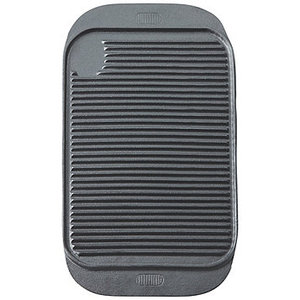 lot 140 image: New Reversible Pre-Seasoned Cast Iron GrillGriddle