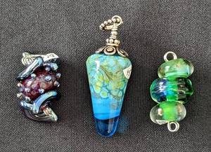 lot 17 image: Three Large Handblown Art Glass Beads