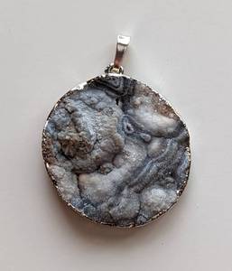 lot 22 image: Druzy Agate Pendant