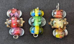 lot 26 image: Three Stacked Handblown Art Glass Beads