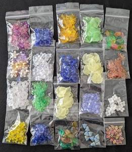 lot 13 image: Colorful Flower Shaped Beads