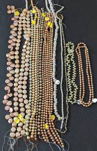 lot 32 image: Colored Cultured Pearl Stands