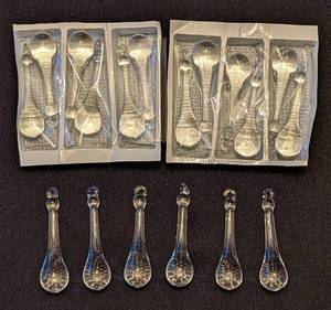 lot 51 image: Eighteen Teardrop Crystal Prisms
