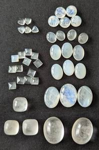 lot 66 image: Assortment of Loose Moonstone Cabochons