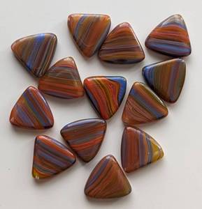 lot 75 image: Vintage Slag Glass Beads