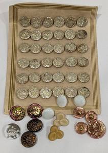 lot 101 image: Vintage Czech Glass Buttons