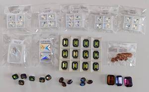 lot 117 image: Large Variety of Loose SwarovskiCrystal Stones