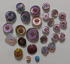 lot 118 image: Assorted Czech Glass Buttons