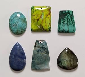 lot 121 image: Six Stone Pendands