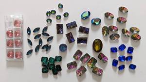 lot 126 image: Assorted Loose SwarovskiCrystal Stones
