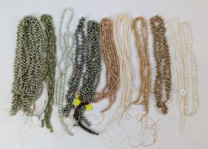 lot 146 image: Assorted Cultured Pearl Strands