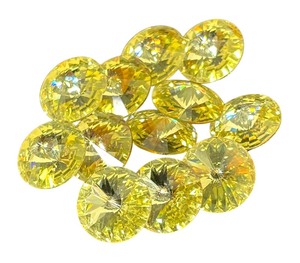 lot 182 image: Twelve 18mm Jonquil Colored Rivolis Stones