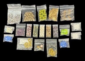 lot 205 image: Selection of Stunning Beads