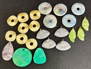 lot 223 image: Variety of Beautiful Stone Beads