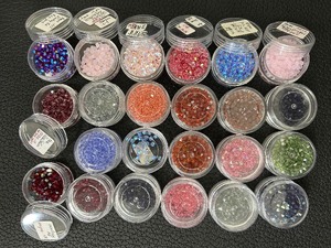 lot 169 image: Large Variety of Swarovski 4mm Beads
