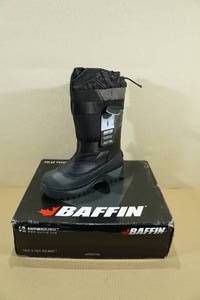 lot 9 image: Baffin Wolf Winter Boots -BlackPewter, Mens Size 13