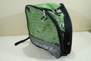 lot 18 image: Samsonite Deluxe Adult Padded Boot BagBackpack