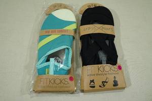 lot 29 image: 2 Fitkicks -Womens Size Large