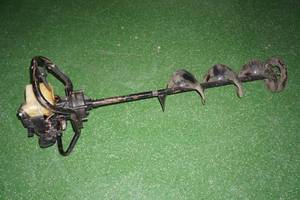 lot 57 image: OPE Magnum III Plus 49cc 8 Gas Ice Auger