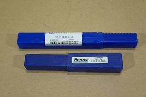 lot 135 image: Two 716 Helix 4 Flute Single End Square Mill