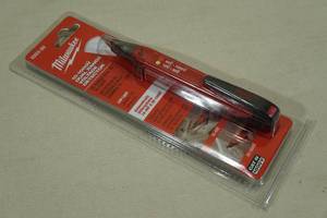 lot 167 image: Milwaukee Dual Range Voltage Detector