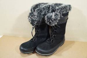 lot 176 image: Champion Winter Boots -Womens 9