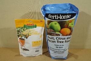 lot 183 image: 6 Fruit and Citrus Fertilizer Spikes with 4lbs Fruit, Citrus, and Pecan Tree Food