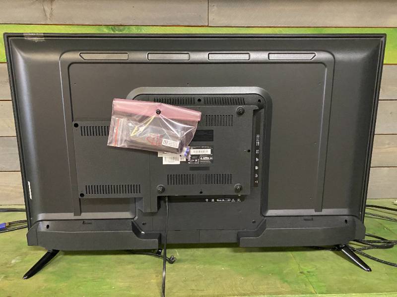 lot 1004 image: WR43UT4210 Westinghouse 43 4K UHD Smart Roku TV with HDR