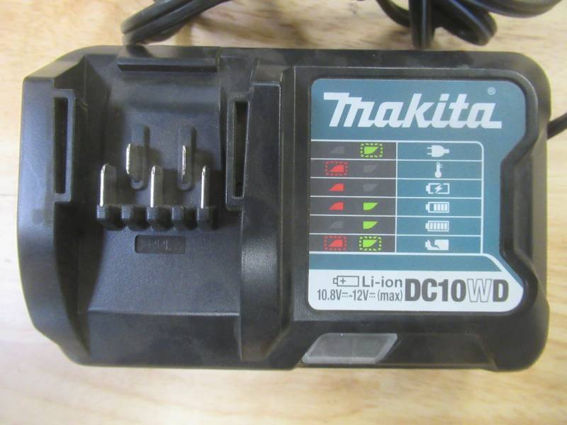 lot 323 image: Makita DC10WD CXT Lithium-Ion Charger, 12V