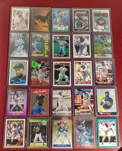 lot 94 image: (25) Kirby Puckett Cards