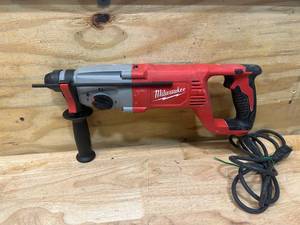 lot 20 image: MILWAUKEE 8 Amp Corded 1 in. SDS D-Handle Rotary Hammer