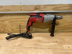 lot 27 image: MILWAUKEE 12 in. Heavy-Duty Hammer Drill