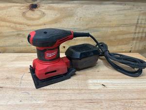 lot 29 image: MILWAUKEE 3 Amp 14 Sheet Corded Palm Sander
