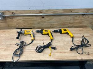 lot 98 image: Lot of 3- DEWALT Tools