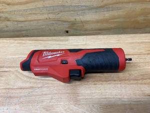 lot 66 image: MILWAUKEE M12 TRAPSNAKE DRIVER (Tool Only)