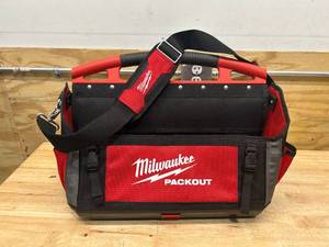 lot 37 image: MILWAUKEE 20 in. PACKOUT Tote