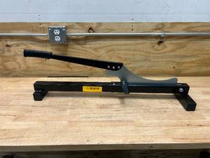 lot 59 image: Brutus Black Laminate Flooring Cutter