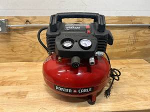 lot 116 image: PORTER CABLE CH2002 TYPE 3 150 PSI Air Compressor