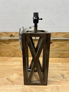 lot 128 image: THRESHOLD Lamp Base