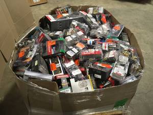 lot 17 image: Mix Pallet of DoorLocks, Locksmiths, Customer returns, Review all pictures