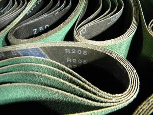 lot 122 image: Box Full of R205 250 Sanding Belts