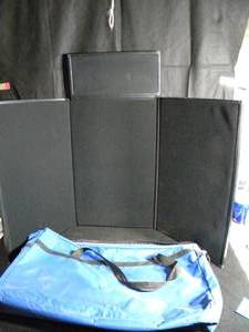 lot 152 image: 3 Panel Display with Tote