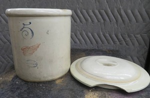 lot 5 image: #5 REDWING CROCK  LID
