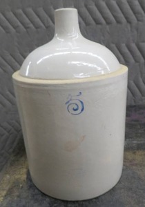 lot 6 image: #5 REDWING CROCKJUG