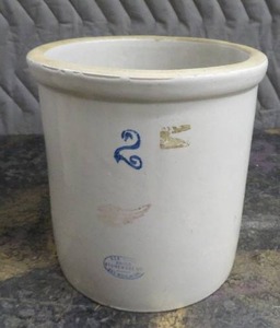 lot 7 image: RED WING CROCK